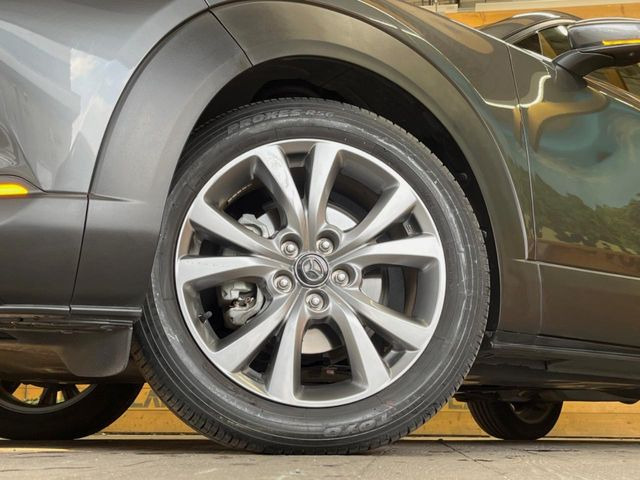 �y����18�C���`�A���~�z�C�[���z�O�ςɃ}�b�`���������A���~�z�C�[���𑕒����Ă���܂��B�e��ЊO�A���~�z�C�[����A�X�^�b�h���X�^�C�����戵�����Ă���܂��B���񂲑��k����������