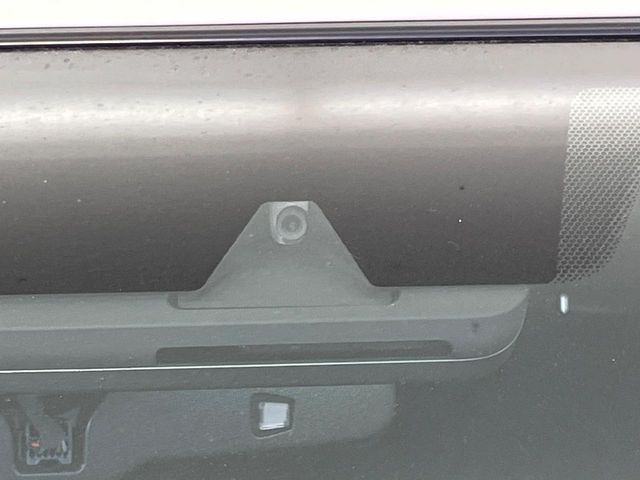 【トヨタセーフティセンス】走行中に前方の車両等を認識し、衝突しそうな時は警報とブレーキで衝突回避と被害軽減をアシスト。より安全にドライブをお楽しみいただけます。