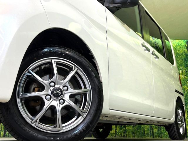 外観にマッチしたアルミホイールを装着しております。各種アルミホイールや、スタッドレスタイヤも取扱いしております。是非ご相談ください♪