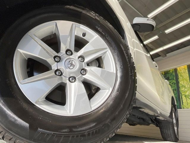 �y����17�C���`�A���~�z�C�[���z�O�ςɃ}�b�`���������A���~�z�C�[���𑕒����Ă���܂��B�e��ЊO�A���~�z�C�[����A�X�^�b�h���X�^�C�����戵�����Ă���܂��B���񂲑��k����������