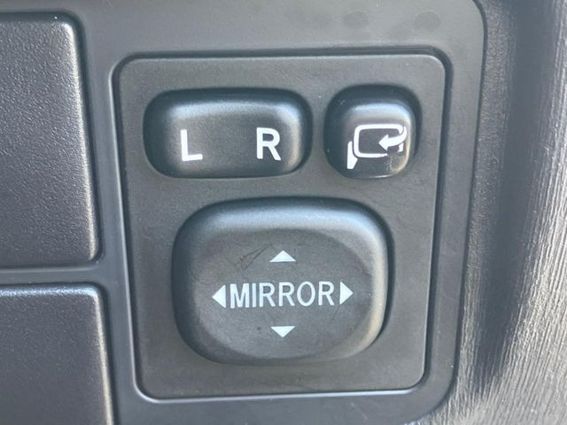 �y�d���i�[�~���[�z�T�C�h�~���[�͓d���i�[���ƂȂ��Ă���A�������ԏ�ł��L�Y�������X�N��}�����܂��B