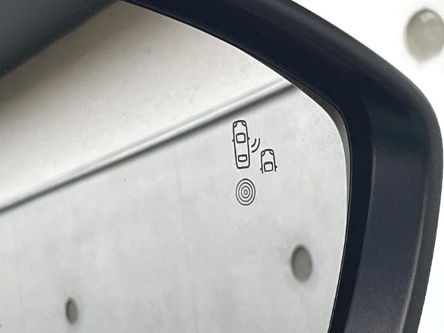 ���u���C���h�A�V�X�g�Z���T�[:���p����̎Ԃ����m���A�h���C�o�[���Ԑ��ύX���s���ۂɁA�x�����Ƌ��ɒ��ӂ𑣂��Ă������S�@�\�ł�!