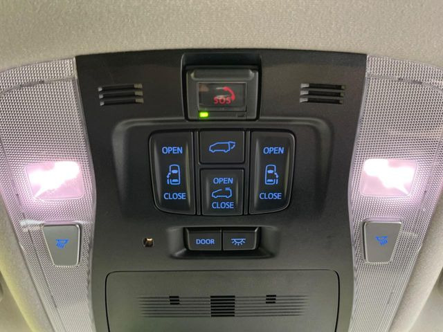 【両側パワースライドドア】スマートキーや運転席のスイッチで後席両側スライドドアの開閉が可能♪電動だから力を入れてドアを開ける必要が無く、小さなお子様でも簡単に開け閉めでき快適です♪