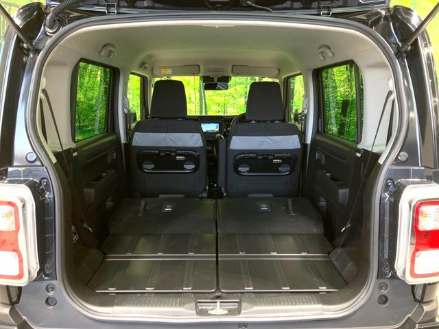 ���i�̂���������ʋ΁A���}���ɏ\���ȉ׎��X�y�[�X���m�ۂ��Ă���܂��B�Z�J���h�V�[�g��|���ƁA�傫�ȉו��̐ύڂ��\�ł���