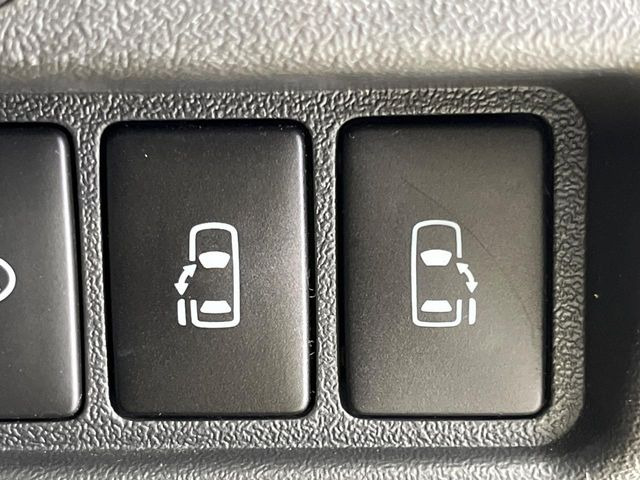 【両側パワースライドドア】スマートキーや運転席のスイッチで後席両側スライドドアの開閉が可能♪電動だから力を入れてドアを開ける必要が無く、小さなお子様でも簡単に開け閉めでき快適です♪