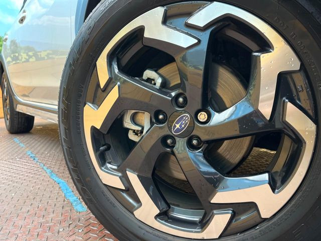 �y����18�C���`�A���~�z�C�[���z�O�ςɃ}�b�`���������A���~�z�C�[���𑕒����Ă���܂��B�e��ЊO�A���~�z�C�[����A�X�^�b�h���X�^�C�����戵�����Ă���܂��B���񂲑��k����������