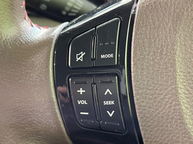 �y�X�e�A�����O�X�C�b�`�z�^�]���A�O������ڐ������炷���ƂȂ��A�I�[�f�B�I���̑��삪�\�ȕ֗��@�\!���S&���K�ȃh���C�u�����o���Ă���܂���