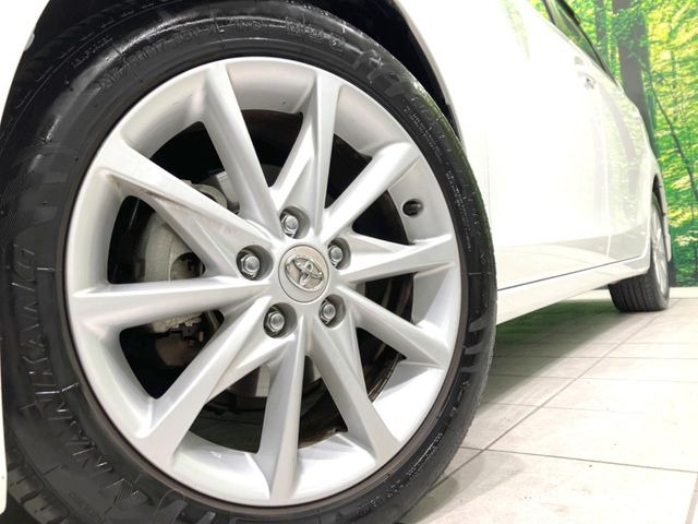 【純正17インチアルミホイール】外観にマッチした純正アルミホイールを装着しております。各種社外アルミホイールや、スタッドレスタイヤも取扱いしております。是非ご相談ください♪