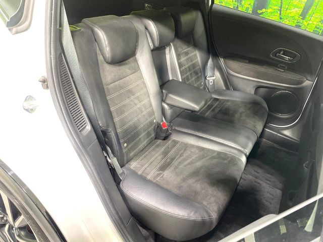 後部座席も気になるようなキズ・汚れやへたり等、大きなダメージはなく、良好な状態です。
