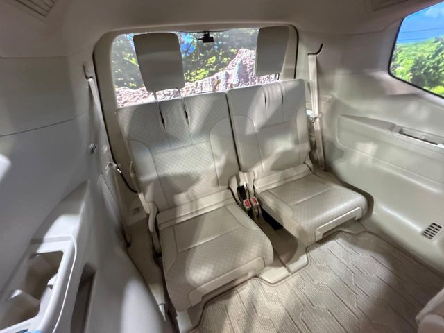 3列目シートはもちろん状態良好☆大人でもゆったりと座って頂けますので、大人数でのお出かけもラクラクです♪ご家族で、気の知れた仲間で、ドライブに行くのが楽しみですね♪
