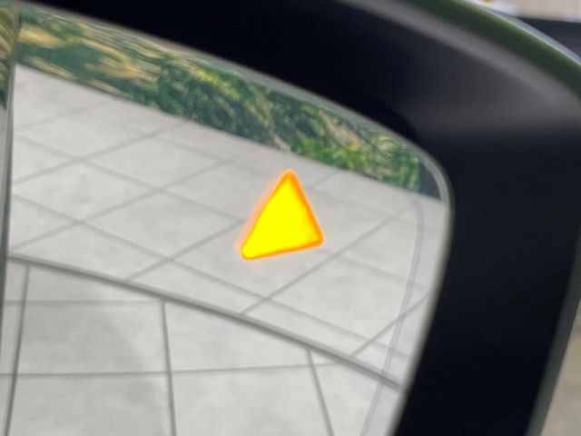 �y�u���C���h�X�|�b�g���j�^�����O�z���s���A�h�A�~���[�̎��p�ɂȂ�₷���ӏ��Ɍ㑱�Ԃ��ڋ߂���ƃT�C�h�~���[�t�߂Ɍx����\���A�h���C�o�[�ɒ��ӊ��N�����Ă���܂��B