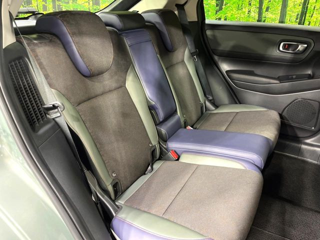 後部座席も気になるようなキズ・汚れやへたり等、大きなダメージはなく、良好な状態です。