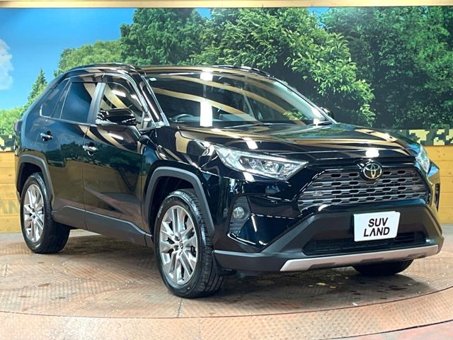 高透明度のガラス皮膜で撥水はもちろん、上質なツヤ・光沢を実現。紫外線や酸性雨から大切な愛車を保護し、色あせ・劣化を防止。「弾スプラッシュコート」、「弾プリミッサコート」からお選びいただけます。