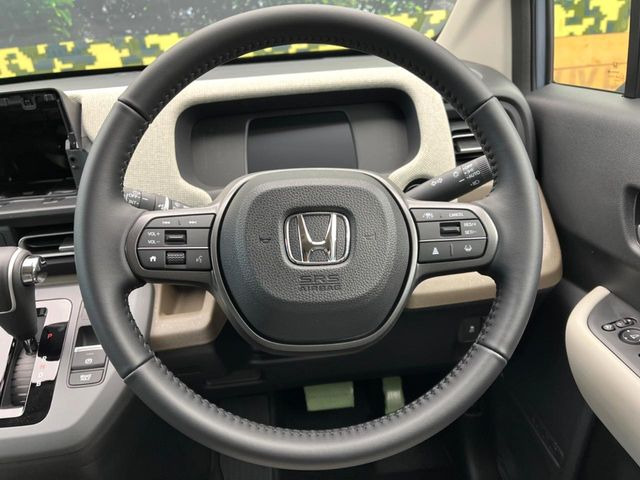 �y�����v�����X�e�A�����O�z�㎿�Ȋv���g�p���邱�ƂŁA��ɂ����������݂ƂĂ��^�]���₷���n���h���ł���