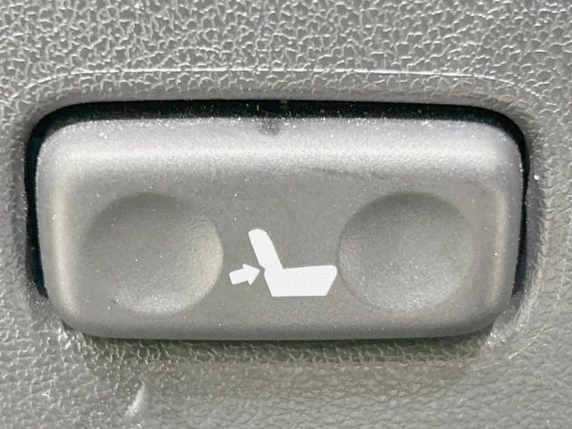 【パワーシート】スイッチ一つで簡単にシートの微調整が可能!電動だから力もいりません!快適なシートポジションにセットして、快適なドライブをお楽しみください。