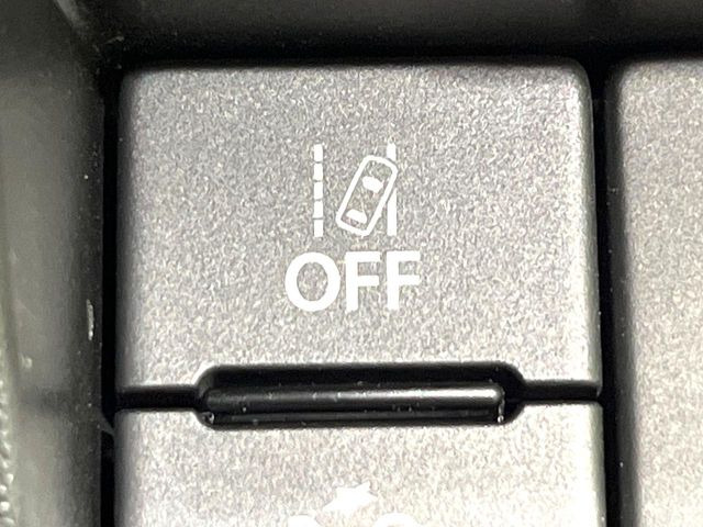 【車線逸脱警報】道路上の白(黄)線を認識し、意図せず走行中の車線からはみ出しそうになった時、メーター内の警告灯とブザーで注意喚起してくれる安心・安全機能です♪