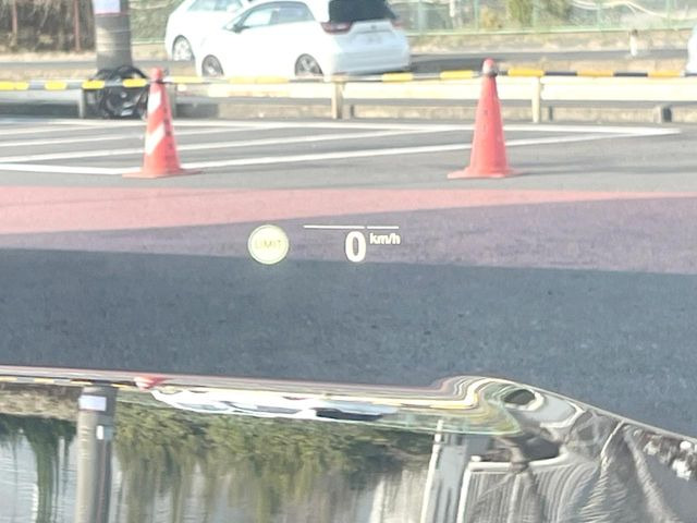 ���w�b�h�A�b�v�f�B�X�v���C:���݂̑��x�⑖�s�����f�W�^���\���ŉ^�]�ȑO���̃K���X�ɓ��e!�^�]���A���������炳���K�v�ȏ����m�F�ł���̂łƂ��Ă��֗��ň��S!