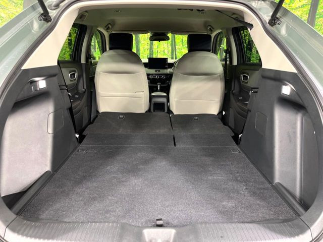 【パワーバックドア】スマートキーや運転席のボタンを押すだけでリアゲートが自動で開閉します!荷物を持っている時や、高い位置にあるバックドアを閉める際に便利な機能です♪