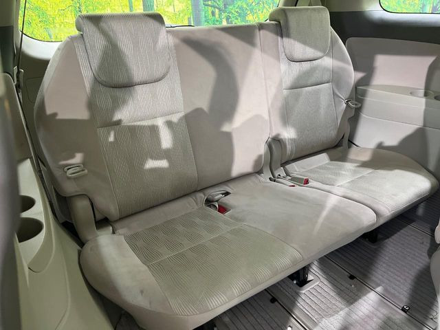 3列目シートはもちろん状態良好☆大人でもゆったりと座って頂けますので、大人数でのお出かけもラクラクです♪ご家族で、気の知れた仲間で、ドライブに行くのが楽しみですね♪