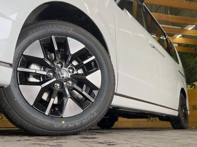 �y����16�C���`�A���~�z�C�[���z�O�ςɃ}�b�`���������A���~�z�C�[���𑕒����Ă���܂��B�e��ЊO�A���~�z�C�[����A�X�^�b�h���X�^�C�����戵�����Ă���܂��B���񂲑��k����������