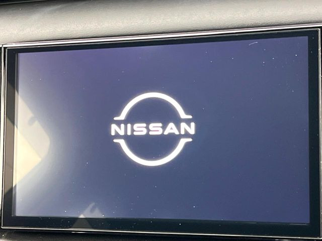 【純正9型ナビ】人気の純正ナビを装備しております。ナビの使いやすさはもちろん、オーディオ機能も充実!キャンプや旅行はもちろん、通勤や買い物など普段のドライブも楽しくなるはず♪