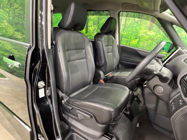 運転席シート廻りは使用感も少なく、良好な状態となっています。丁寧に使われていたことがよくわかりますね。