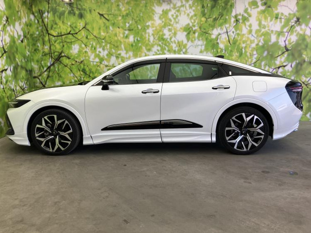 クラウンクロスオーバー2.5 G アドバンスト レザー パッケージ E-Four 4WD