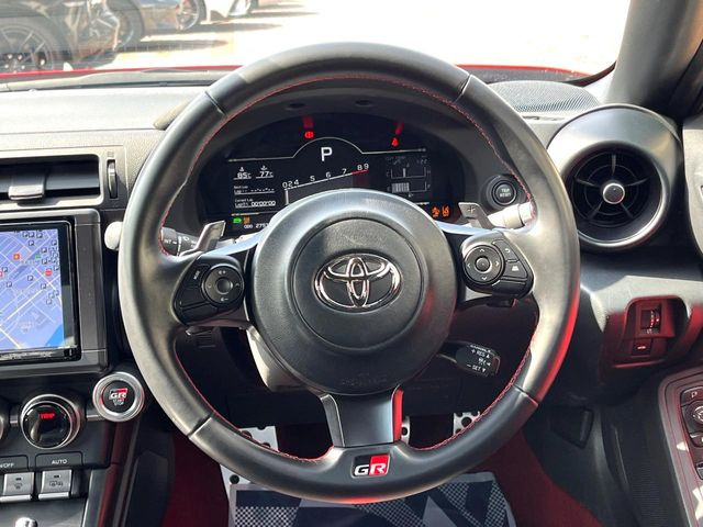 �y�����v�����X�e�A�����O�z�㎿�Ȋv���g�p���邱�ƂŁA��ɂ����������݂ƂĂ��^�]���₷���n���h���ł���