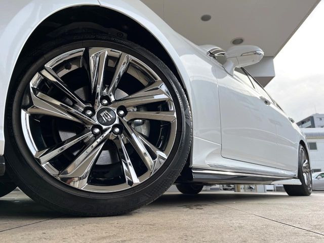 �y����18�C���`�A���~�z�C�[���z�O�ςɃ}�b�`���������A���~�z�C�[���𑕒����Ă���܂��B�e��ЊO�A���~�z�C�[����A�X�^�b�h���X�^�C�����戵�����Ă���܂��B���񂲑��k����������