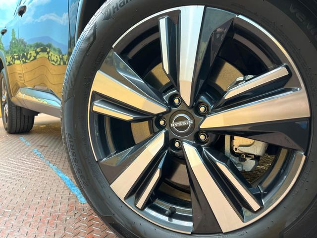 �y����19�C���`�A���~�z�C�[���z�O�ςɃ}�b�`���������A���~�z�C�[���𑕒����Ă���܂��B�e��ЊO�A���~�z�C�[����A�X�^�b�h���X�^�C�����戵�����Ă���܂��B���񂲑��k����������