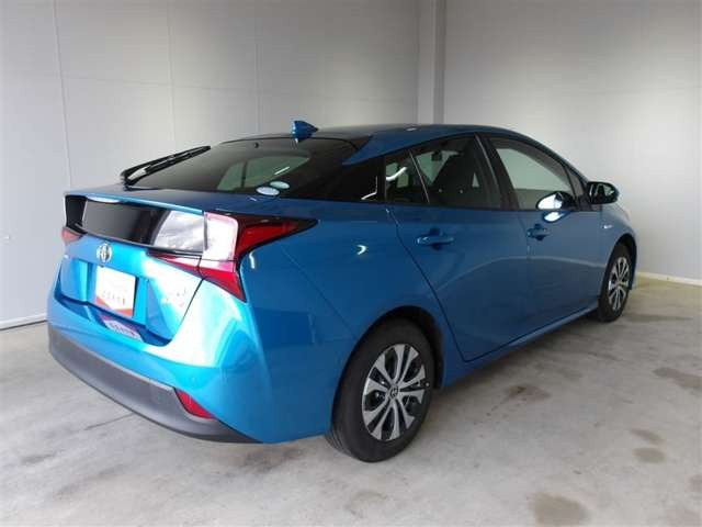 プリウス1.8 A E-Four 4WD