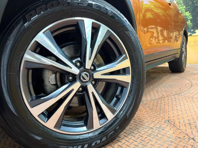 �y����18�C���`�A���~�z�C�[���z�O�ςɃ}�b�`���������A���~�z�C�[���𑕒����Ă���܂��B�e��ЊO�A���~�z�C�[����A�X�^�b�h���X�^�C�����戵�����Ă���܂��B���񂲑��k����������