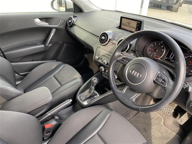 A1スポーツバック1.0 TFSI スポーツ