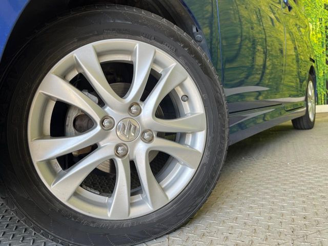 �y����15�C���`�A���~�z�C�[���z�O�ςɃ}�b�`���������A���~�z�C�[���𑕒����Ă���܂��B�e��ЊO�A���~�z�C�[����A�X�^�b�h���X�^�C�����戵�����Ă���܂��B���񂲑��k����������