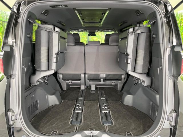 ���i�̂���������ʋ΁A���}���ɏ\���ȉ׎��X�y�[�X���m�ۂ��Ă���܂��B�Z�J���h�V�[�g��|���ƁA�傫�ȉו��̐ύڂ��\�ł���