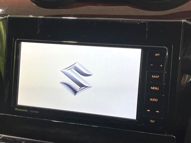 【純正ナビ】人気の純正ナビを装備しております。ナビの使いやすさはもちろん、オーディオ機能も充実!キャンプや旅行はもちろん、通勤や買い物など普段のドライブも楽しくなるはず♪