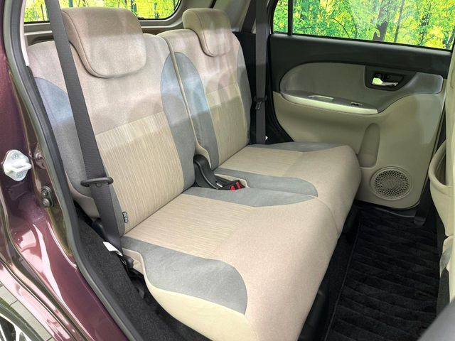 後部座席も気になるようなキズ・汚れやへたり等、大きなダメージはなく、良好な状態です。
