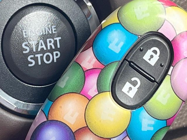 �y�L�[���X�X�^�[�g�V�X�e���z�J�o����|�P�b�g�ɓ��ꂽ�܂܂ł��h�A�̎{���E�������\�ȃX�}�[�g�L�[�𑕔��B�G���W���̃I���E�I�t�����J�M�����o���K�v����������Ƃ��Ă��֗��ł���