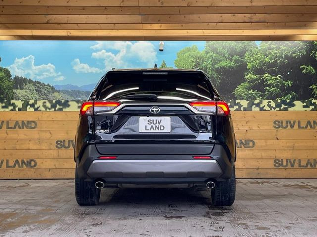 安心の最長10年・走行無制限保証(有償)をご用意。保証内容も充実はもちろん、無料点検&オイル交換や、年中無休の全国・24時間ロードサービスも付帯されておりますのでご安心下さい。