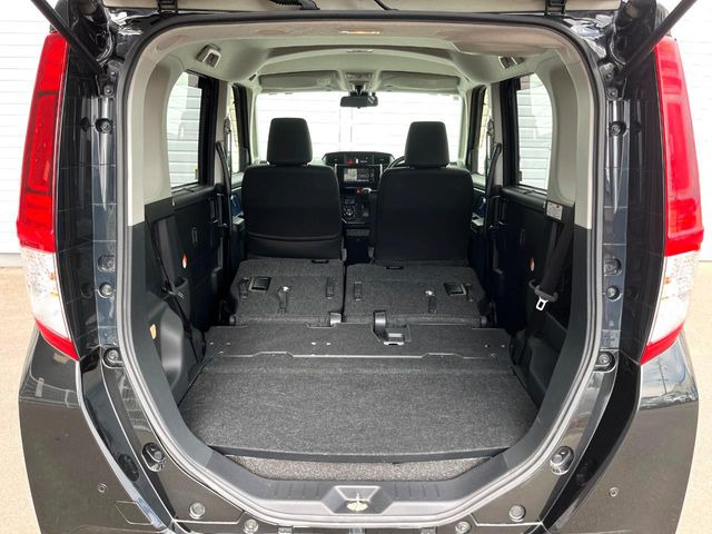 普段のお買い物や通勤、送迎等に十分な荷室スペースを確保しております。セカンドシートを倒すと、大きな荷物の積載も可能です♪