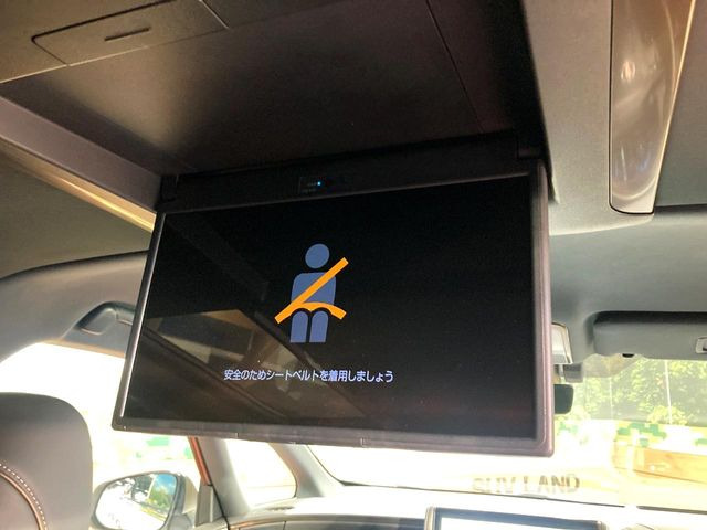 【フリップダウンモニター】大画面モニターで後席でもエンタメをお楽しみいただけます。小さなお子様にも大人気の装備です♪