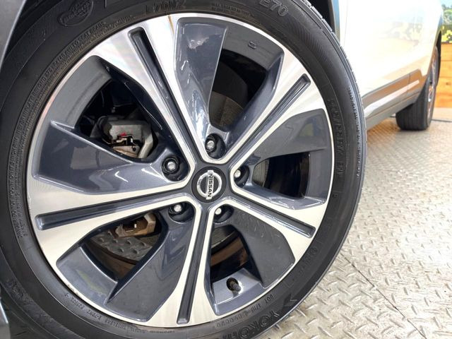 �y����17�C���`�A���~�z�C�[���z�O�ςɃ}�b�`���������A���~�z�C�[���𑕒����Ă���܂��B�e��ЊO�A���~�z�C�[����A�X�^�b�h���X�^�C�����戵�����Ă���܂��B���񂲑��k����������