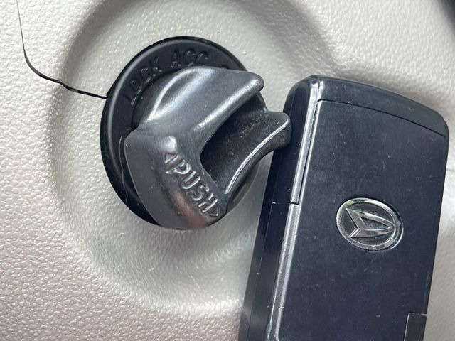 �y�L�[�t���[�V�X�e���z�J�o����|�P�b�g�ɓ��ꂽ�܂܂ł��h�A�̎{���E�������\�ȃX�}�[�g�L�[�𑕔��B�G���W���̃I���E�I�t�����J�M�����o���K�v����������Ƃ��Ă��֗��ł���