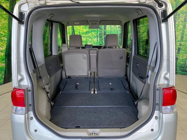 ���i�̂���������ʋ΁A���}���ɏ\���ȉ׎��X�y�[�X���m�ۂ��Ă���܂��B�Z�J���h�V�[�g��|���ƁA�傫�ȉו��̐ύڂ��\�ł���