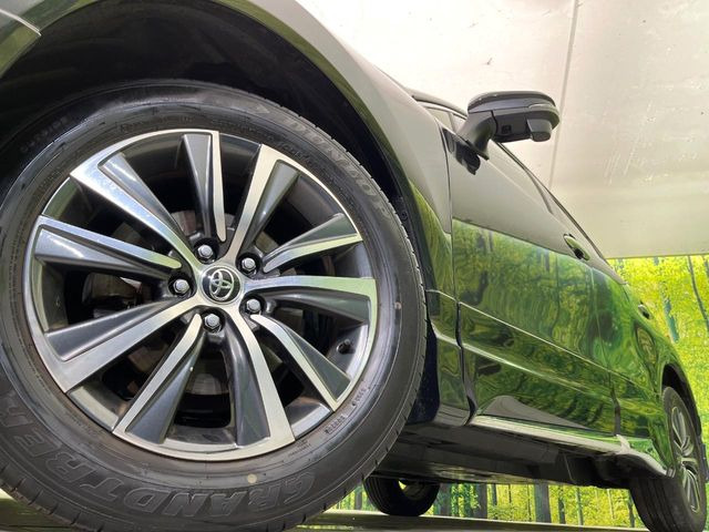 【純正18インチアルミホイール】外観にマッチした純正アルミホイールを装着しております。各種社外アルミホイールや、スタッドレスタイヤも取扱いしております。是非ご相談ください♪