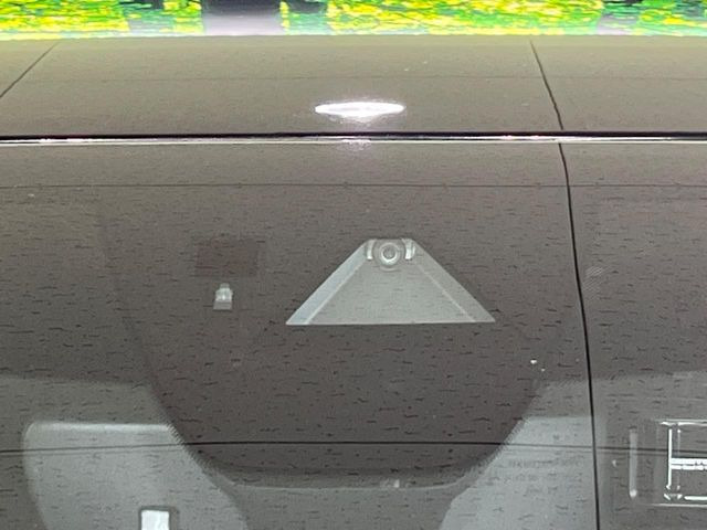 �yi-ACTIVESENSE�z���s���ɑO���̎ԗ�����F�����A�Փ˂������Ȏ��͌x��ƃu���[�L�ŏՓˉ���Ɣ�Q�y�����A�V�X�g�B�����S�Ƀh���C�u�����y���݂��������܂��B