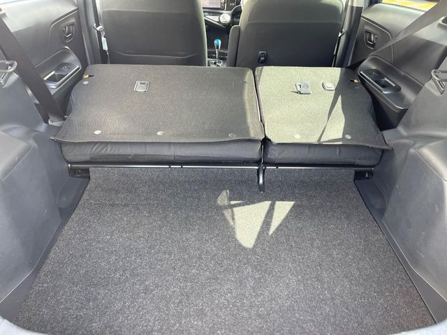 ���i�̂���������ʋ΁A���}���ɏ\���ȉ׎��X�y�[�X���m�ۂ��Ă���܂��B�Z�J���h�V�[�g��|���ƁA�傫�ȉו��̐ύڂ��\�ł���