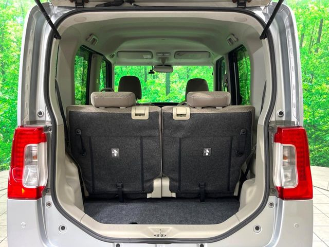 ���i�̂���������ʋ΁A���}���ɏ\���ȉ׎��X�y�[�X���m�ۂ��Ă���܂��B�Z�J���h�V�[�g��|���ƁA�傫�ȉו��̐ύڂ��\�ł���