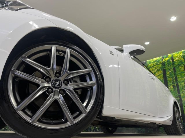 �y����18�C���`�A���~�z�C�[���z�O�ςɃ}�b�`���������A���~�z�C�[���𑕒����Ă���܂��B�e��ЊO�A���~�z�C�[����A�X�^�b�h���X�^�C�����戵�����Ă���܂��B���񂲑��k����������