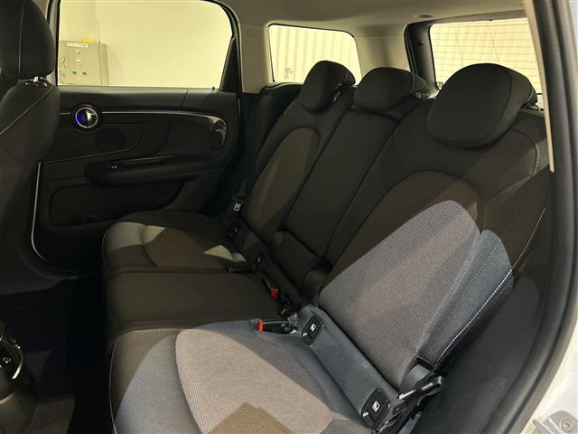 ミニクロスオーバークーパー S E オール4 4WD